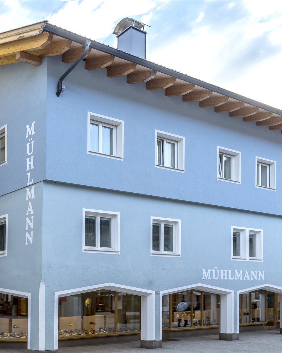 Historische Hausfassade im Ortszentrum von Innichen
