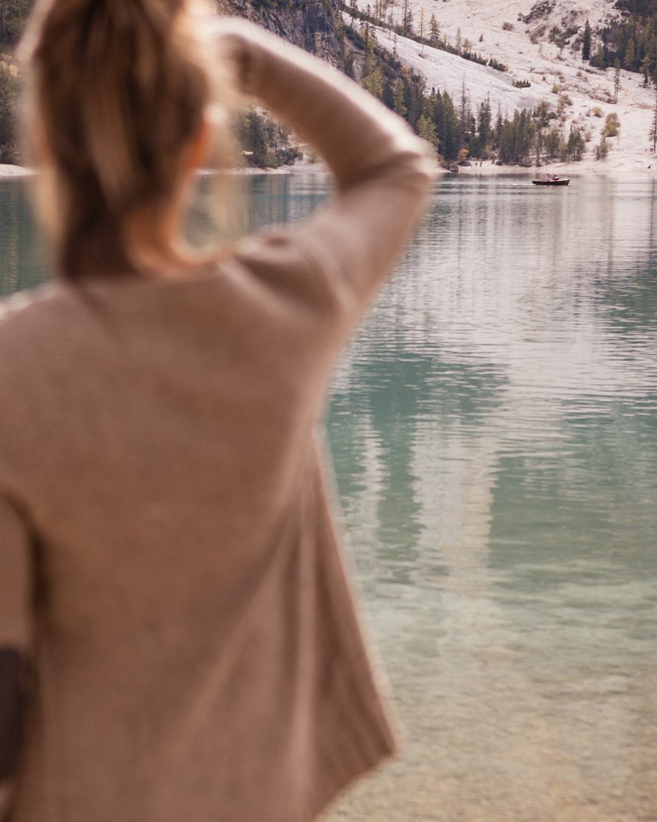 Der Pragser Wildsee mit traditionellen Ruderbooten